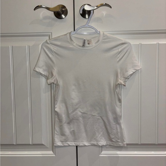 H&M Basic T-Shirt - Picture 1 of 3